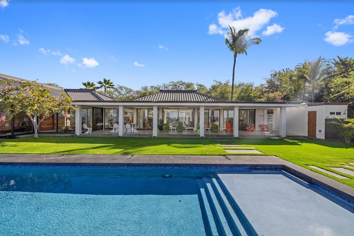 Home in Waimea · ★4.6 · 4 bedrooms · 4 beds · 3.5 baths - Photo 3