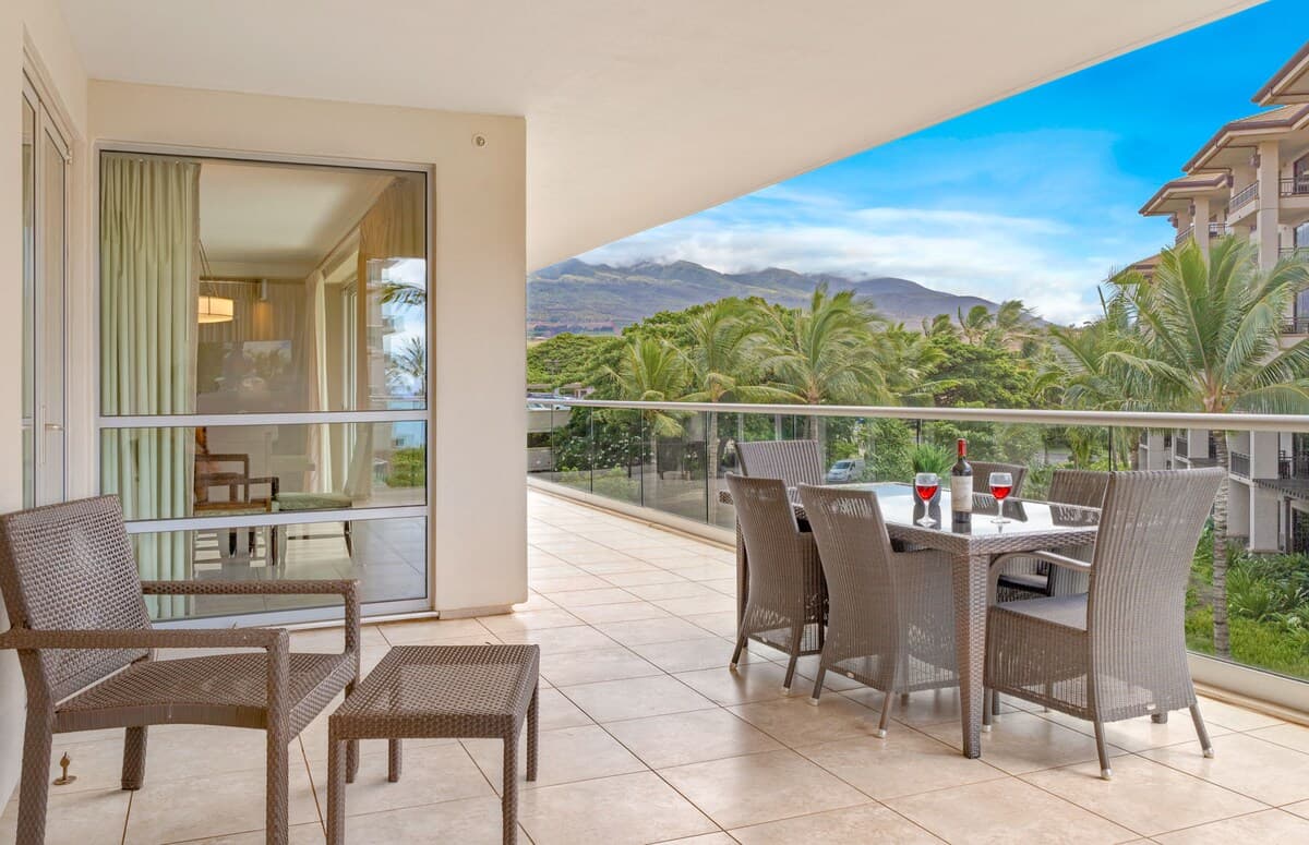 Condo in Lahaina · ★4.83 · 2 bedrooms · 3 beds · 2 baths - Photo 4
