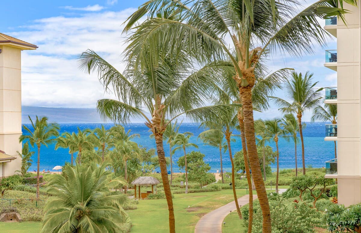 Condo in Lahaina · ★4.83 · 2 bedrooms · 3 beds · 2 baths - Photo 2