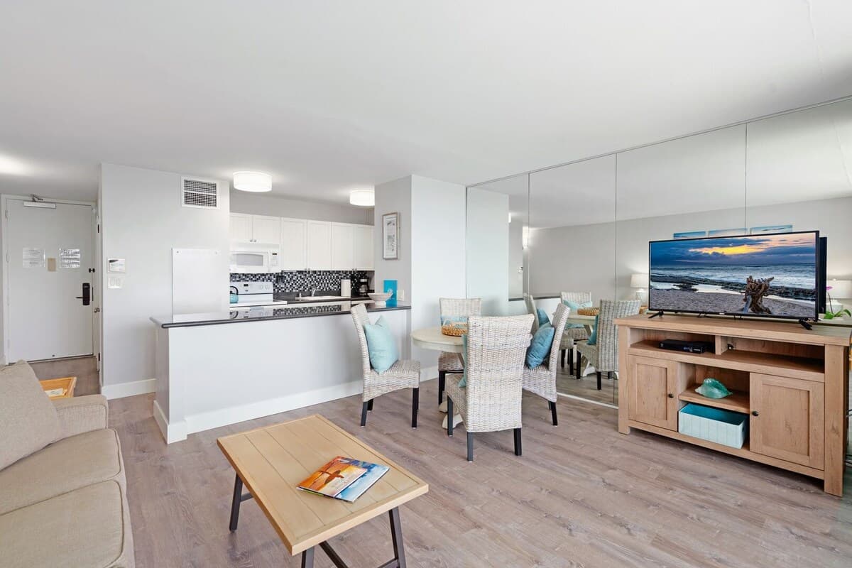 Condo in Kihei · ★4.87 · 1 bedroom · 2 beds · 1 bath - Photo 4