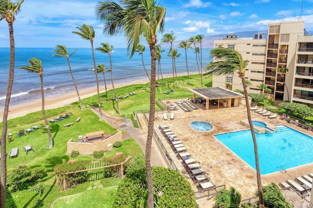 Condo in Kihei · ★4.87 · 1 bedroom · 2 beds · 1 bath - Photo 3