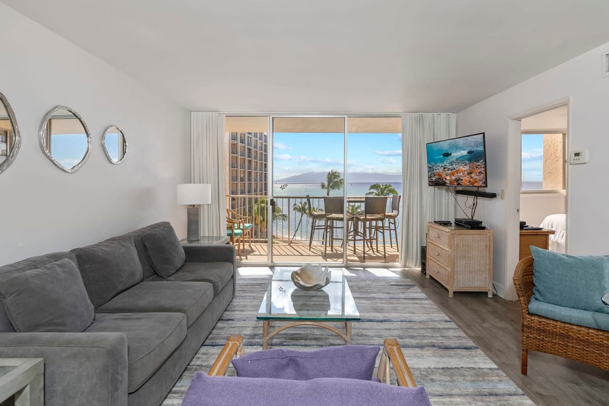 Condo in Lahaina · ★4.36 · 1 bedroom · 1 bath - Photo 2