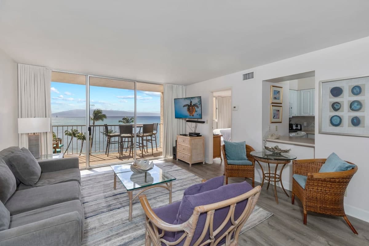 Condo in Lahaina · ★4.36 · 1 bedroom · 1 bath - Photo 1