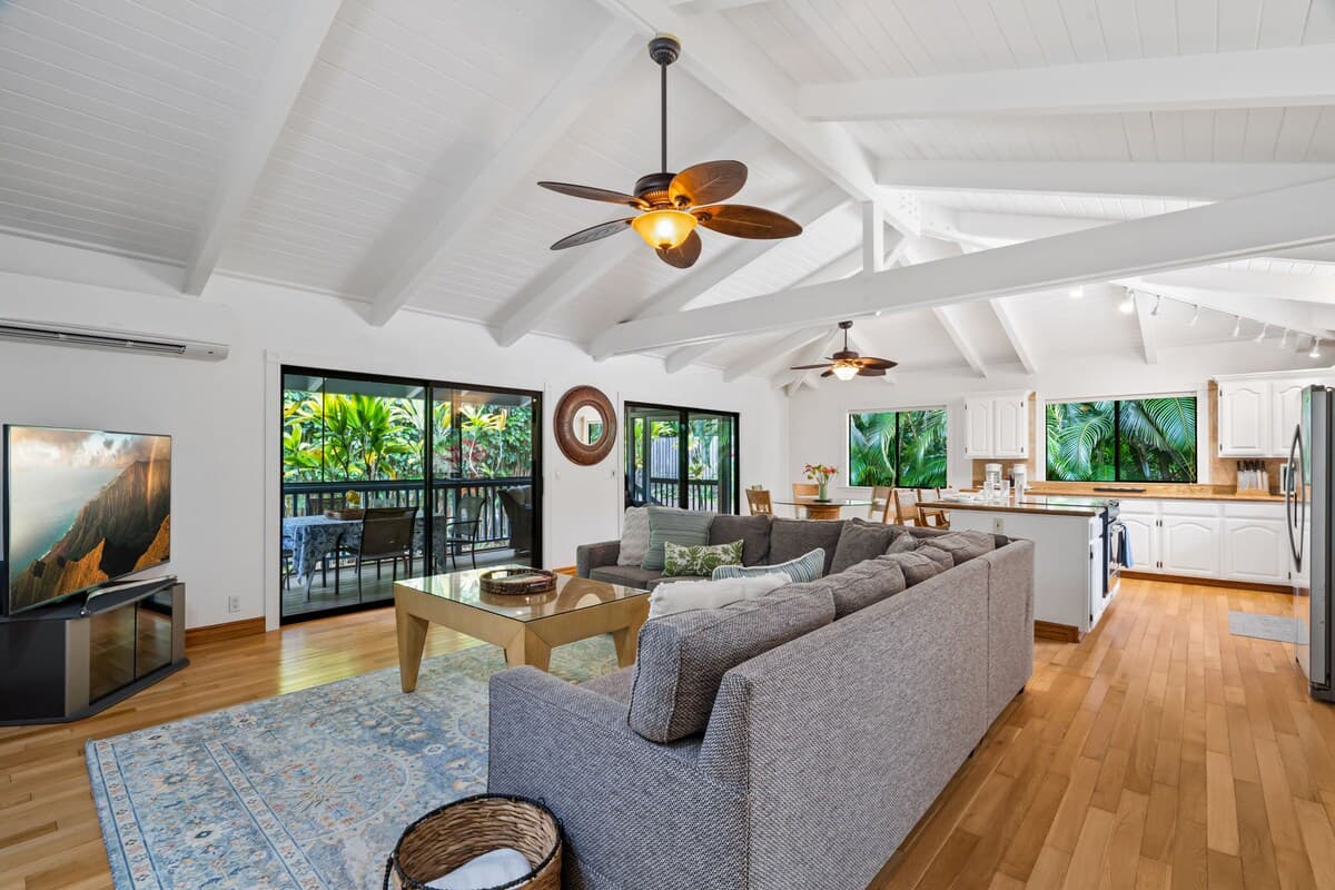 Home in Kilauea · ★4.86 · 3 bedrooms · 4 beds · 3 baths - Photo 4