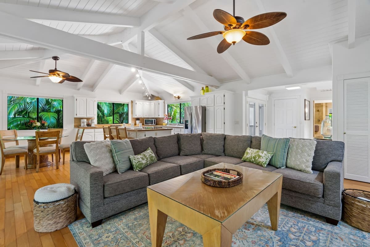 Home in Kilauea · ★4.86 · 3 bedrooms · 4 beds · 3 baths - Photo 1