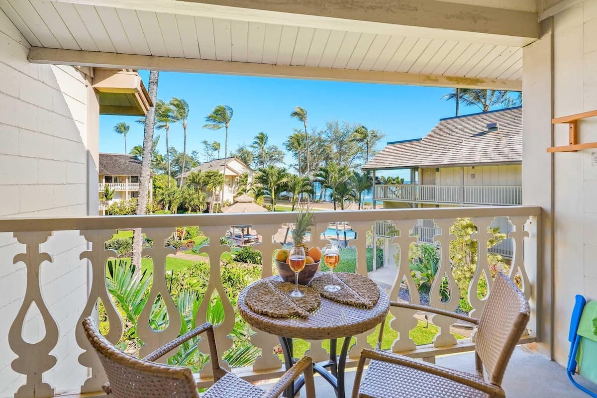Gorgeous Ocean View Studio | Steps Away From Beach - Photo 2