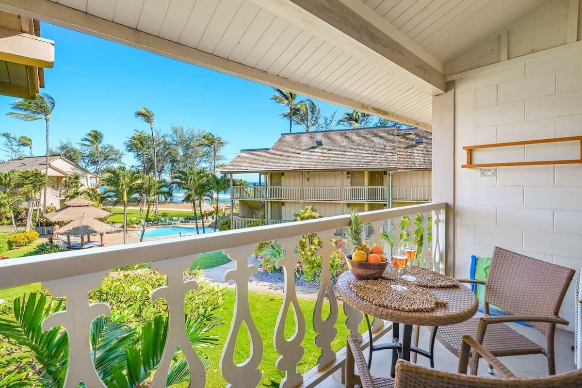Gorgeous Ocean View Studio | Steps Away From Beach - Photo 1