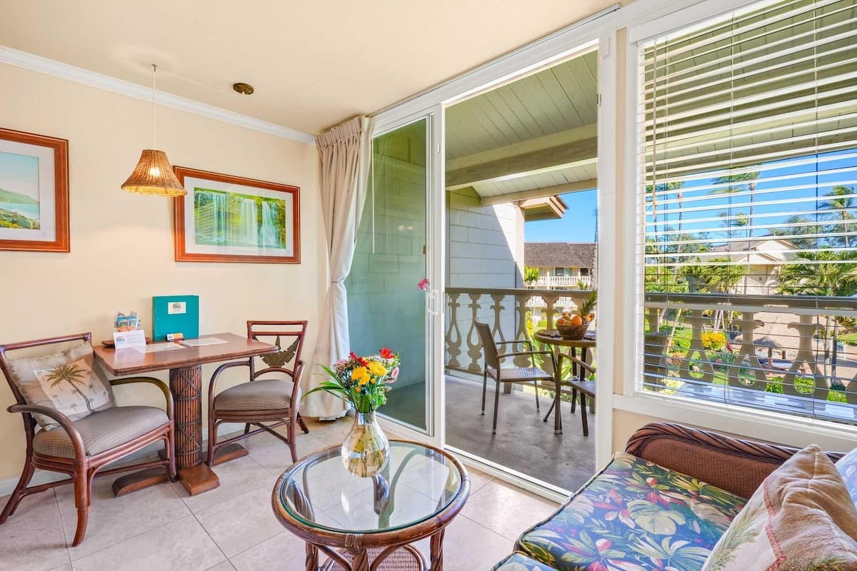 Gorgeous Ocean View Studio | Steps Away From Beach - Photo 4