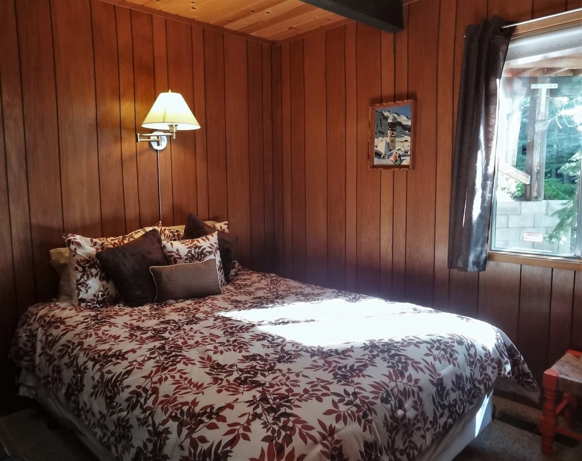 Lake View Chalet, 4-Level Family Getaway - Photo 3