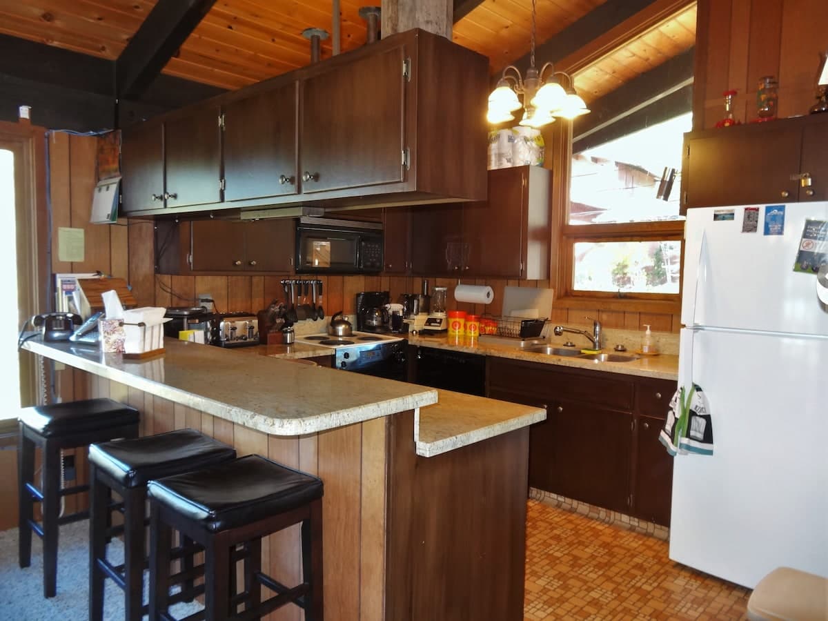 Lake View Chalet, 4-Level Family Getaway - Photo 2