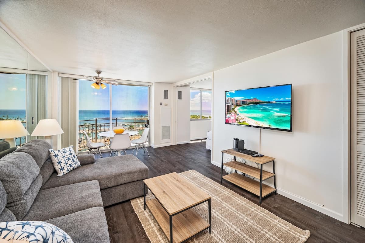 Condo in Honolulu · ★4.73 · 1 bedroom · 2 beds · 1 shared bath - Photo 2