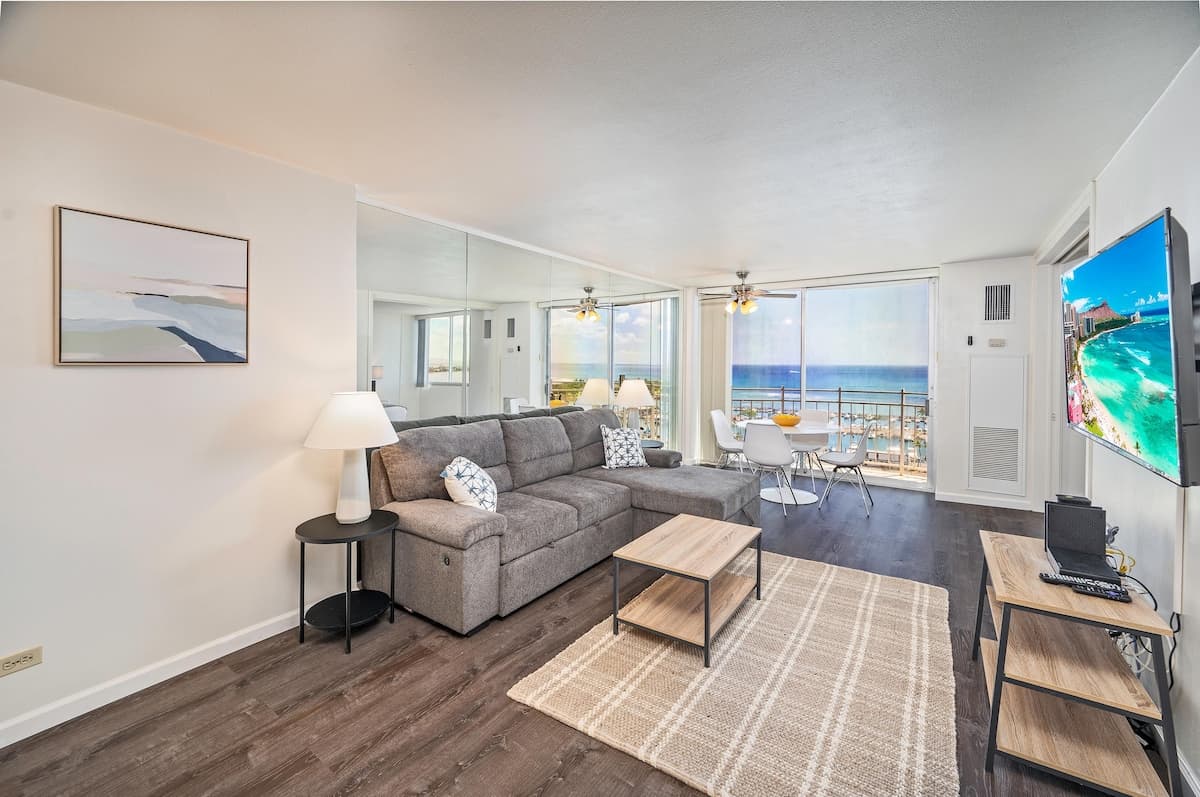 Condo in Honolulu · ★4.73 · 1 bedroom · 2 beds · 1 shared bath - Photo 4