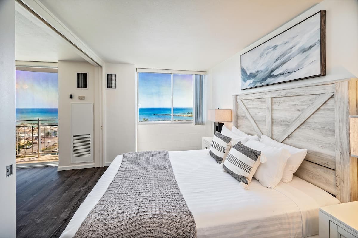 Condo in Honolulu · ★4.73 · 1 bedroom · 2 beds · 1 shared bath - Photo 1