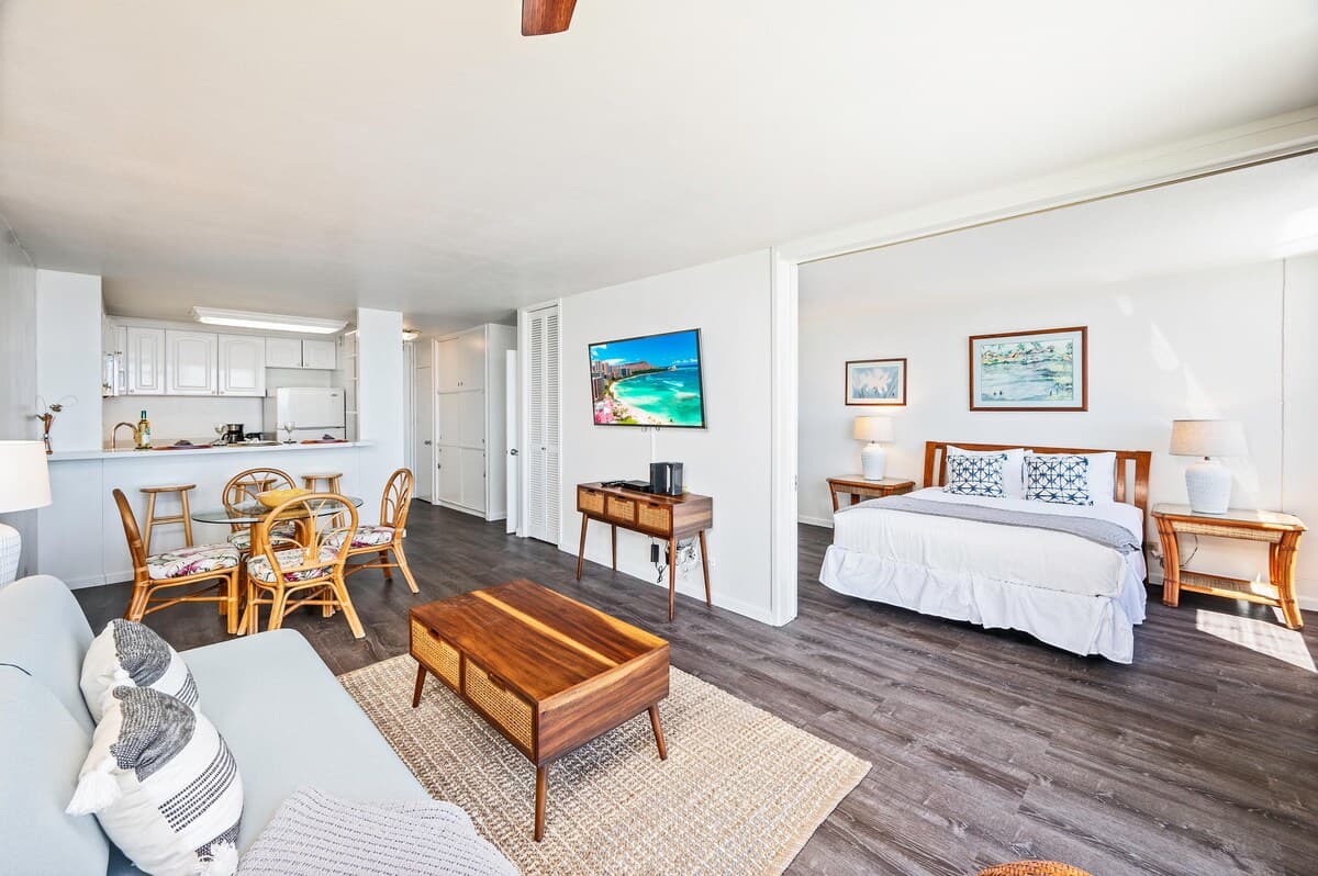 Condo in Honolulu · ★4.72 · 1 bedroom · 1 bed · 1 shared bath - Photo 5