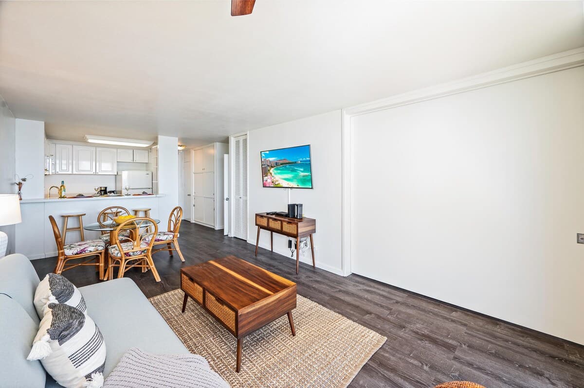 Condo in Honolulu · ★4.72 · 1 bedroom · 1 bed · 1 shared bath - Photo 3