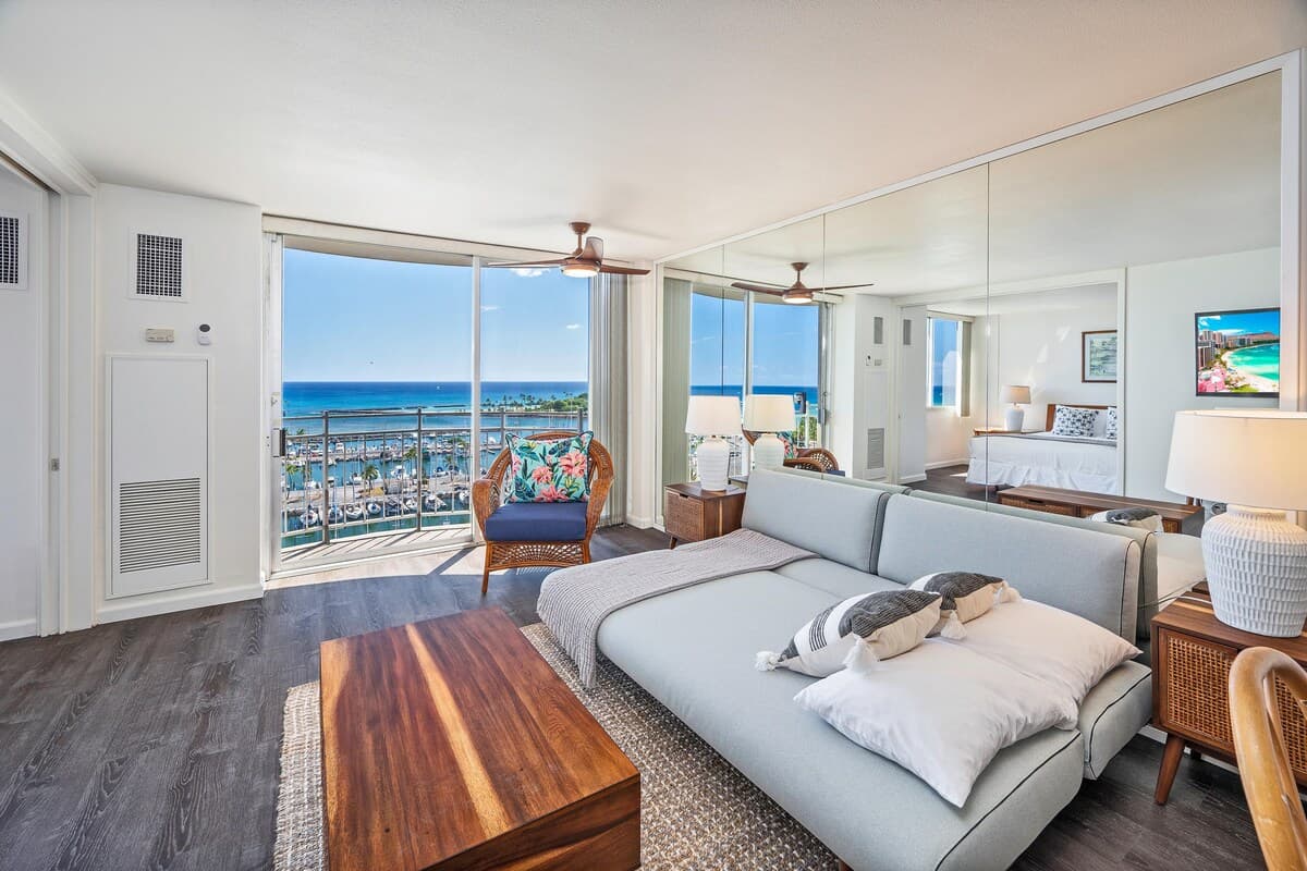 Condo in Honolulu · ★4.72 · 1 bedroom · 1 bed · 1 shared bath - Photo 4