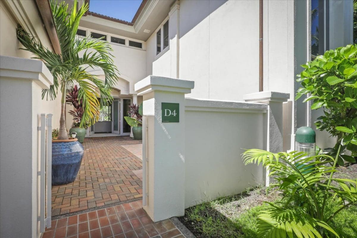Townhouse in Waimea · ★4.84 · 2 bedrooms · 4 beds · 2.5 baths - Photo 2