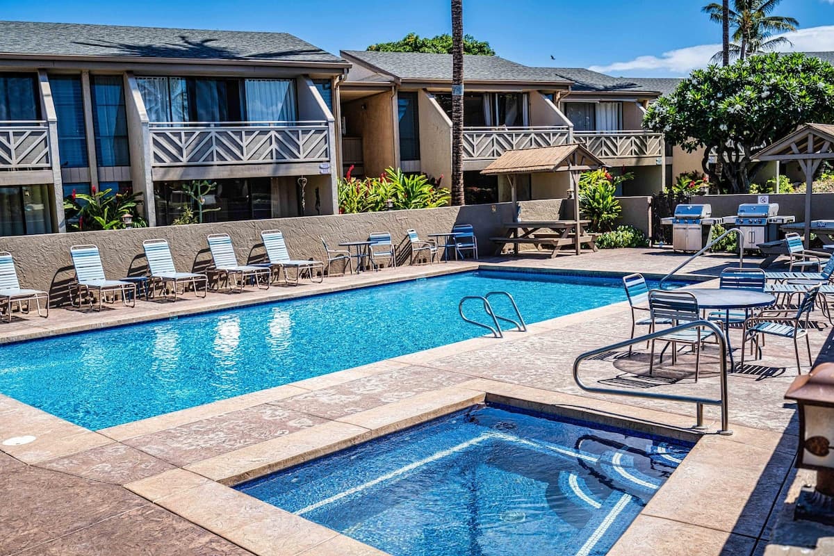 Condo in Kihei · ★4.77 · 2 bedrooms · 4 beds · 1 shared bath - Photo 3