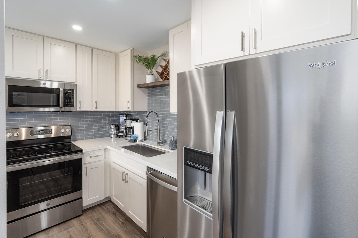 Condo in Kihei · ★4.77 · 2 bedrooms · 4 beds · 1 shared bath - Photo 5