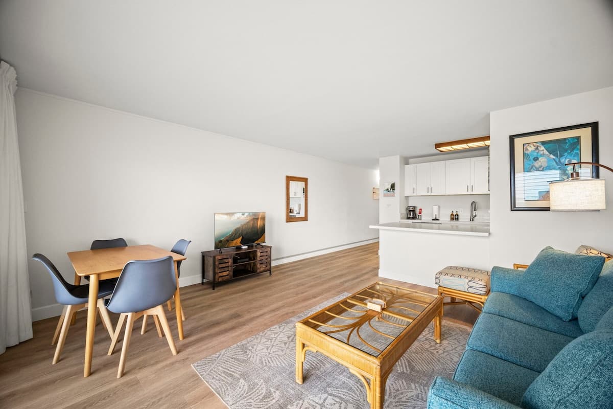 Condo in Kapaa · ★4.89 · 1 bedroom · 2 beds · 1 private bath - Photo 3