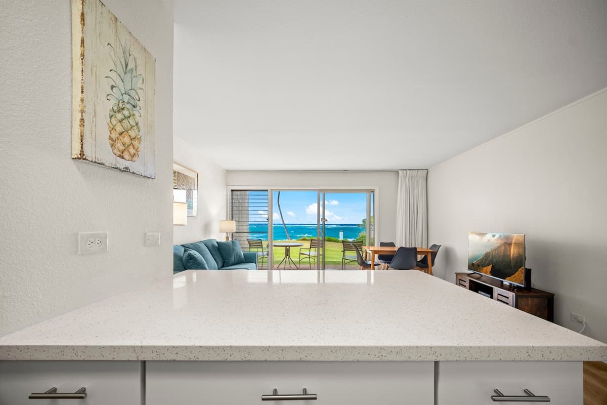 Condo in Kapaa · ★4.89 · 1 bedroom · 2 beds · 1 private bath - Photo 4