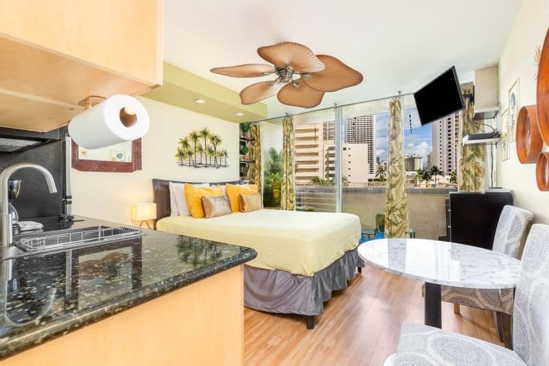 Condo in Honolulu · ★4.88 · Studio · 1 bed · 1 private bath - Photo 1