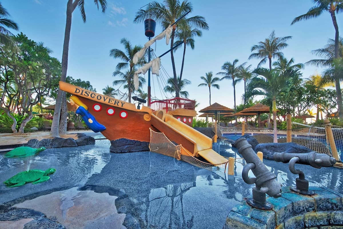 Condo in Lahaina · ★5.0 · 2 bedrooms · 4 beds · 2 private baths - Photo 3
