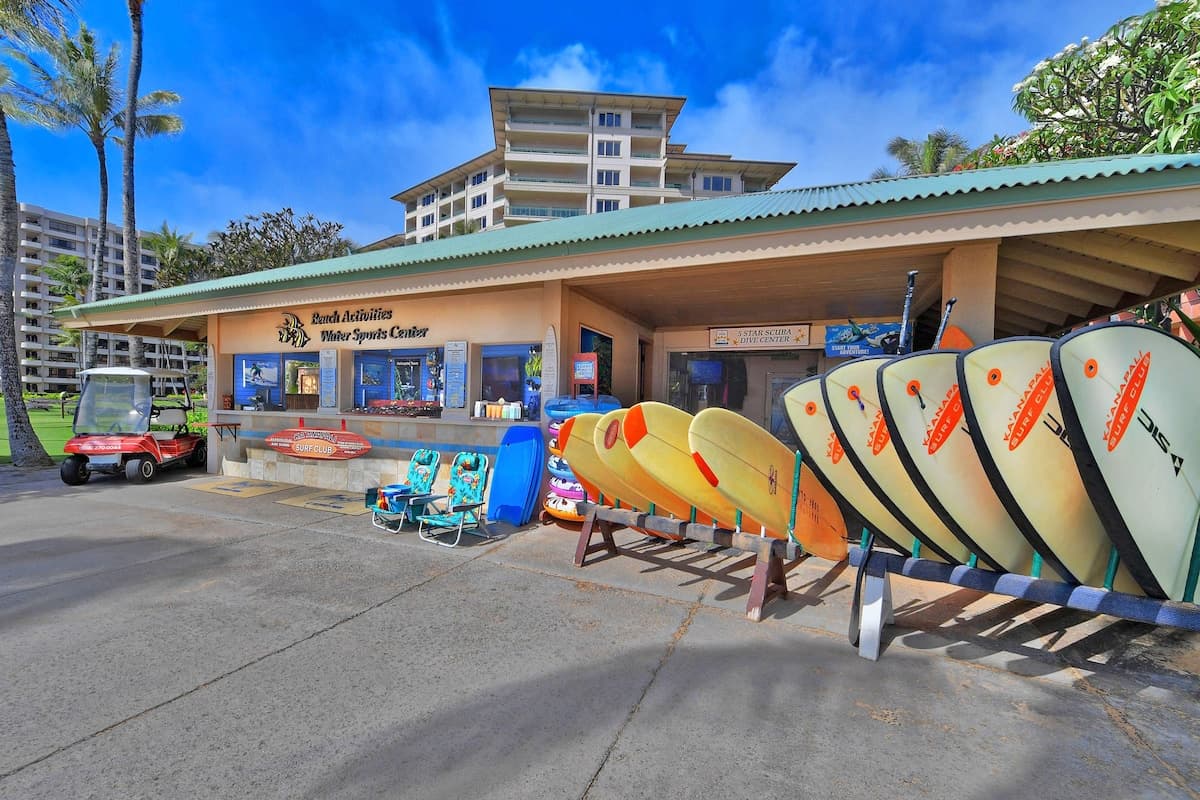 Condo in Lahaina · ★5.0 · 2 bedrooms · 4 beds · 2 private baths - Photo 4