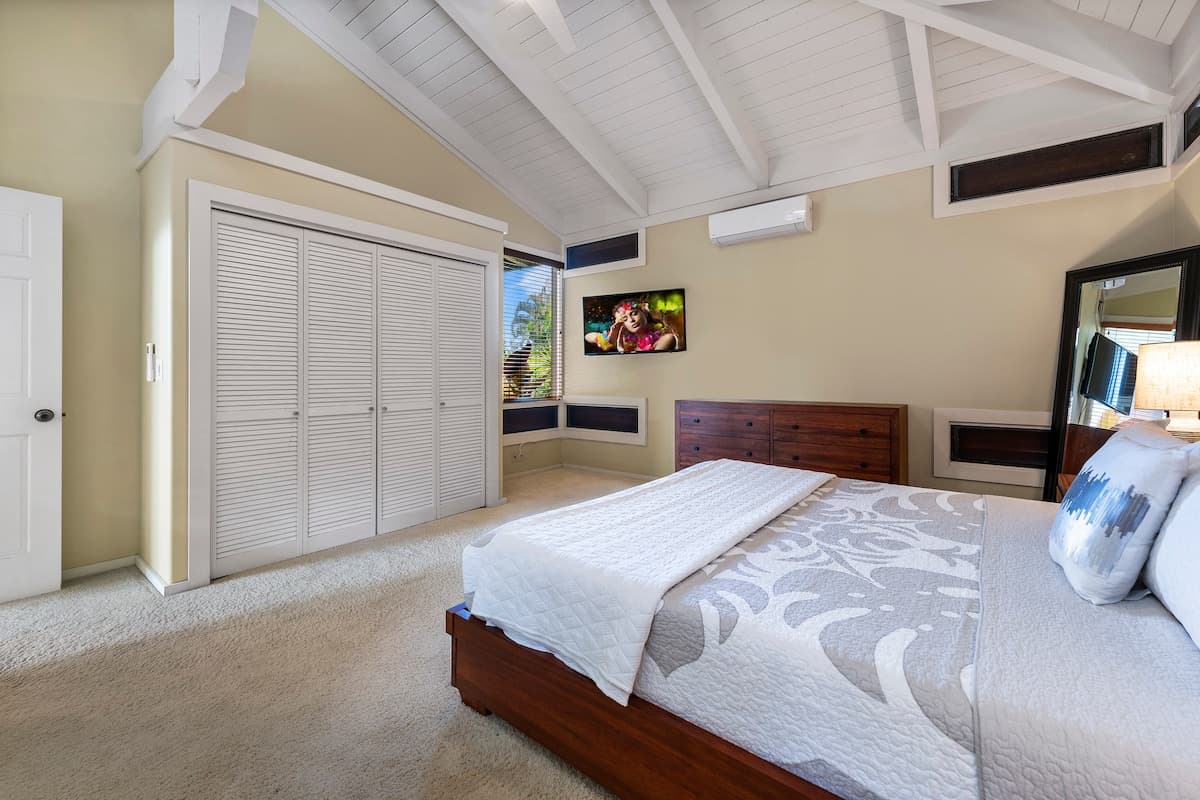 Home in Kailua-Kona · ★4.83 · 3 bedrooms · 3 beds · 2 baths - Photo 3