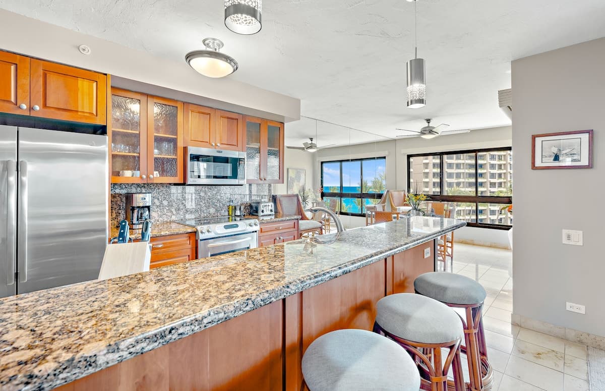 Condo in Lahaina · ★4.8 · 2 bedrooms · 3 beds · 2 baths - Photo 5