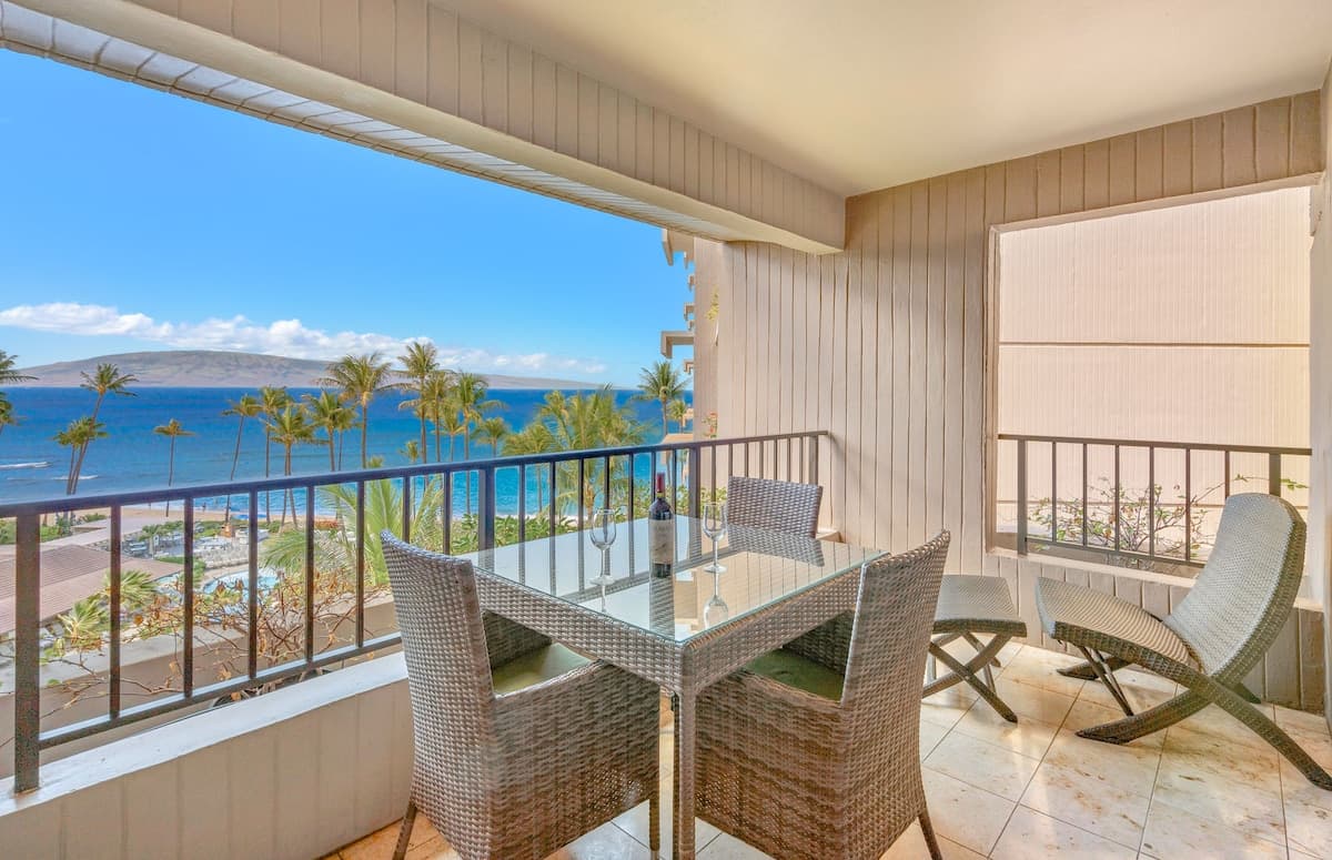 Condo in Lahaina · ★4.8 · 2 bedrooms · 3 beds · 2 baths - Photo 2