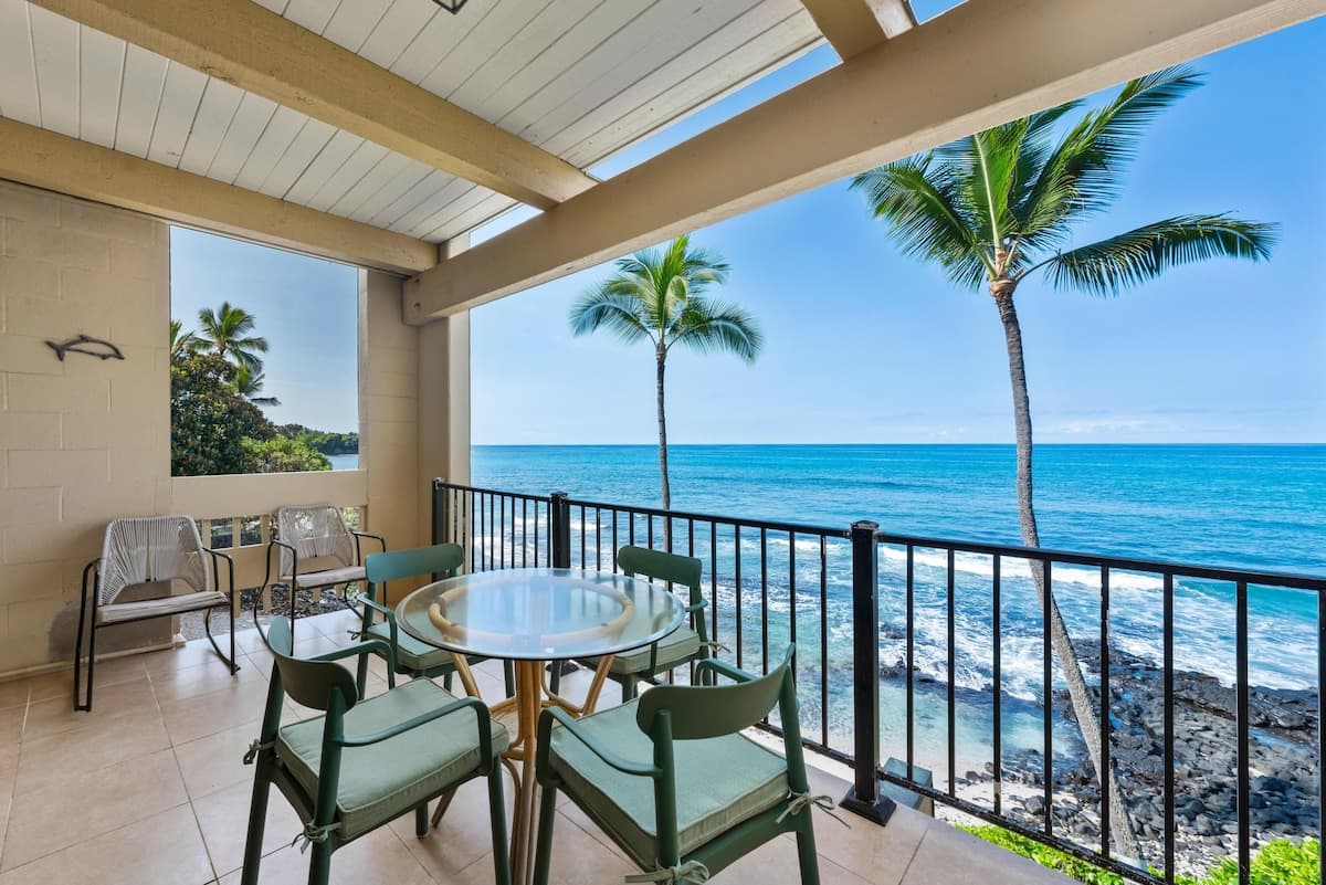 Condo in Kailua-Kona · ★4.67 · 3 bedrooms · 5 beds · 2 baths - Photo 1