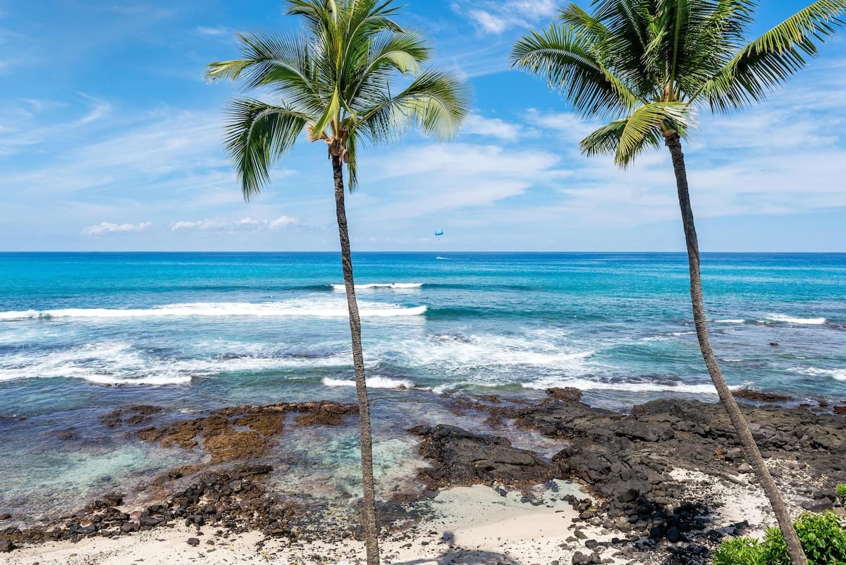 Condo in Kailua-Kona · ★4.67 · 3 bedrooms · 5 beds · 2 baths - Photo 2