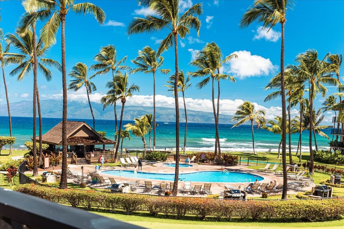 Condo in Lahaina · ★4.75 · 1 bedroom · 2 beds · 1 private bath - Photo 1
