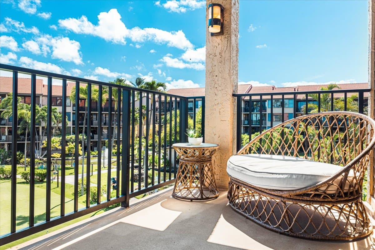 Condo in Lahaina · ★4.75 · 1 bedroom · 2 beds · 1 private bath - Photo 3