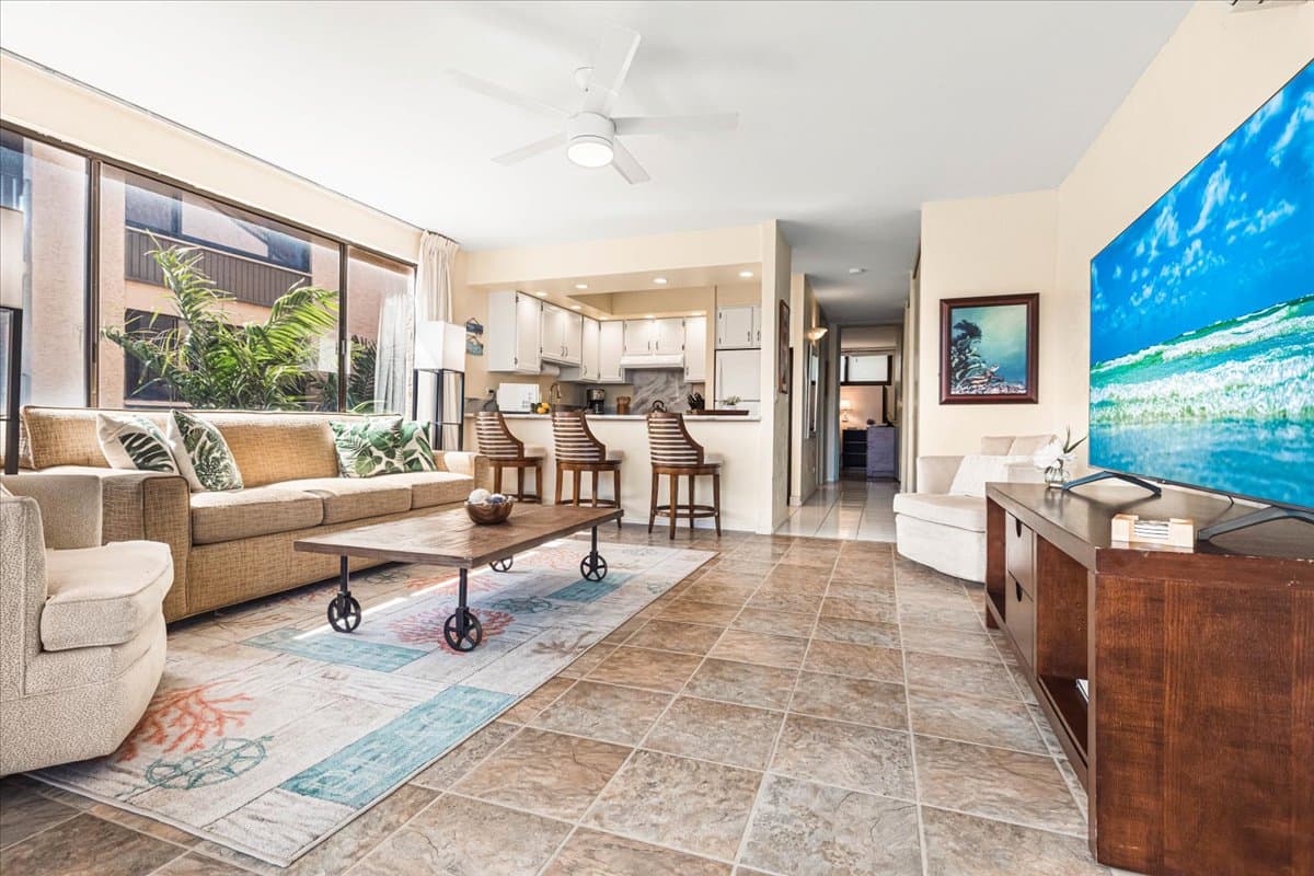 Condo in Lahaina · ★4.75 · 1 bedroom · 2 beds · 1 private bath - Photo 4