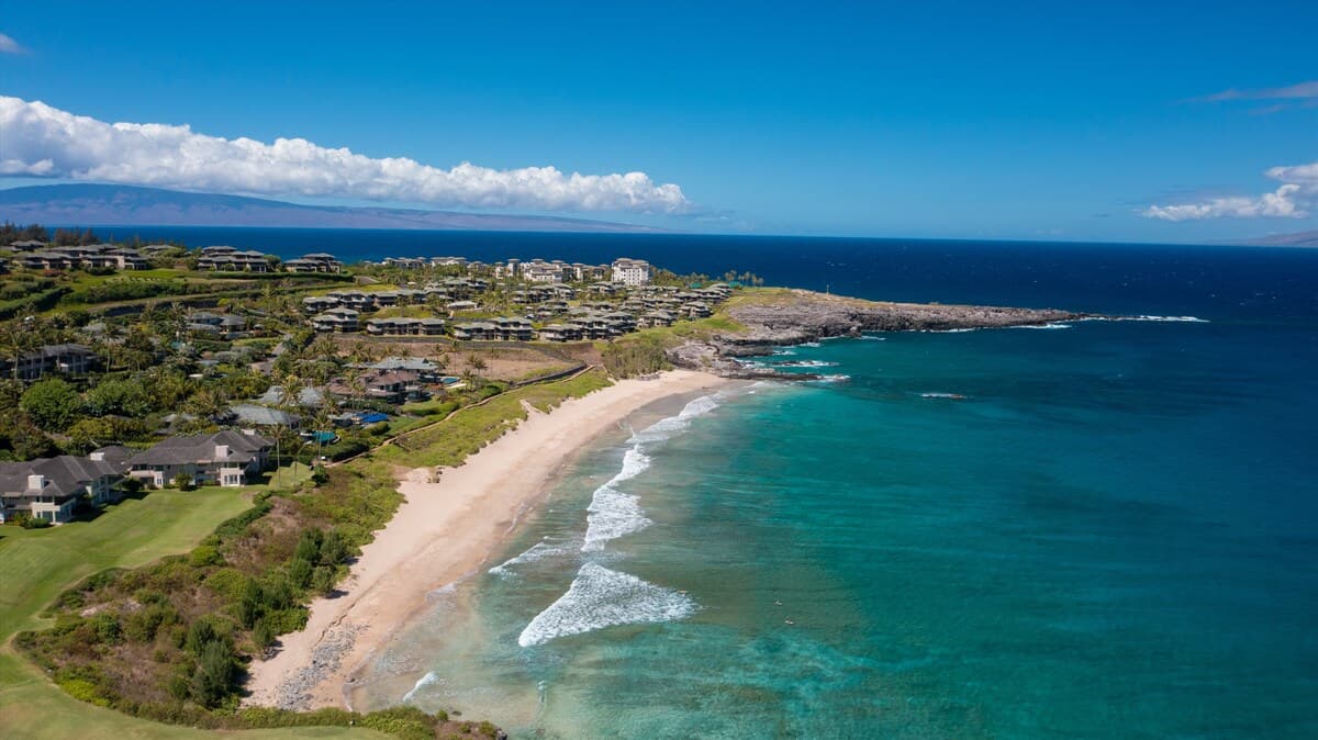 Villa in Lahaina · ★4.92 · 2 bedrooms · 2 beds · 3 baths - Photo 4