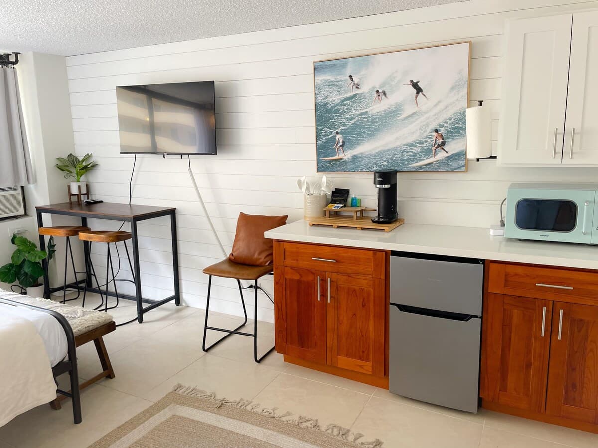 Condo in Honolulu · ★4.67 · Studio · 1 bed · 1 private bath - Photo 5