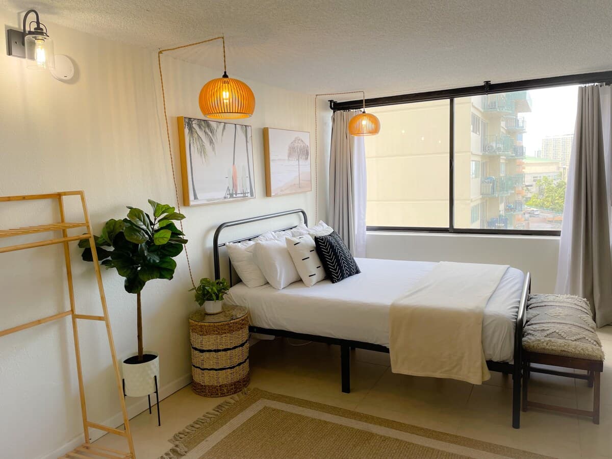 Condo in Honolulu · ★4.67 · Studio · 1 bed · 1 private bath - Photo 3