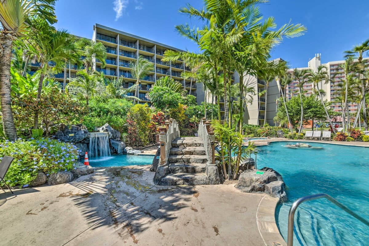 Condo in Lahaina · ★5.0 · 1 bedroom · 2 beds · 1 shared bath - Photo 3