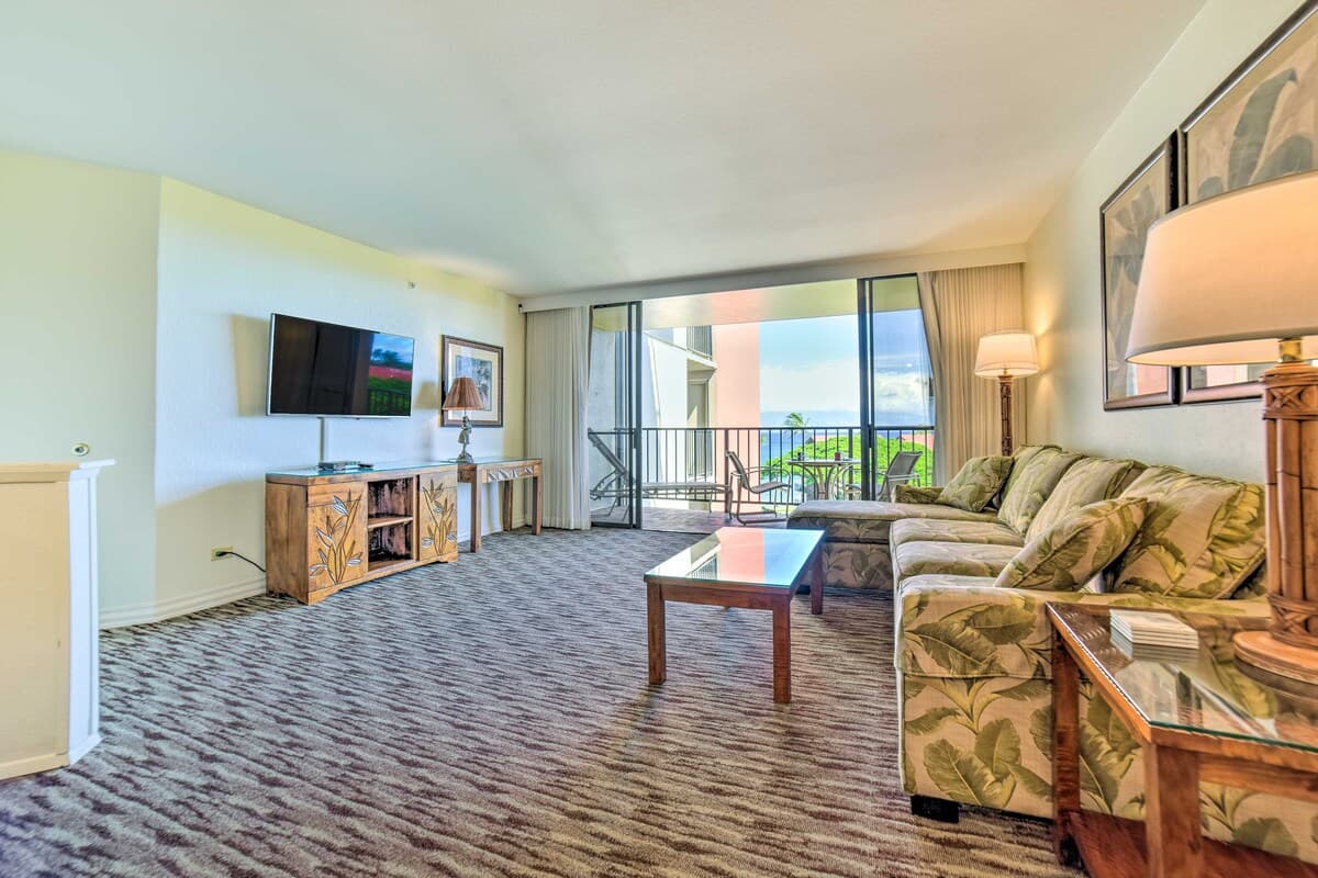 Condo in Lahaina · ★5.0 · 1 bedroom · 2 beds · 1 shared bath - Photo 4