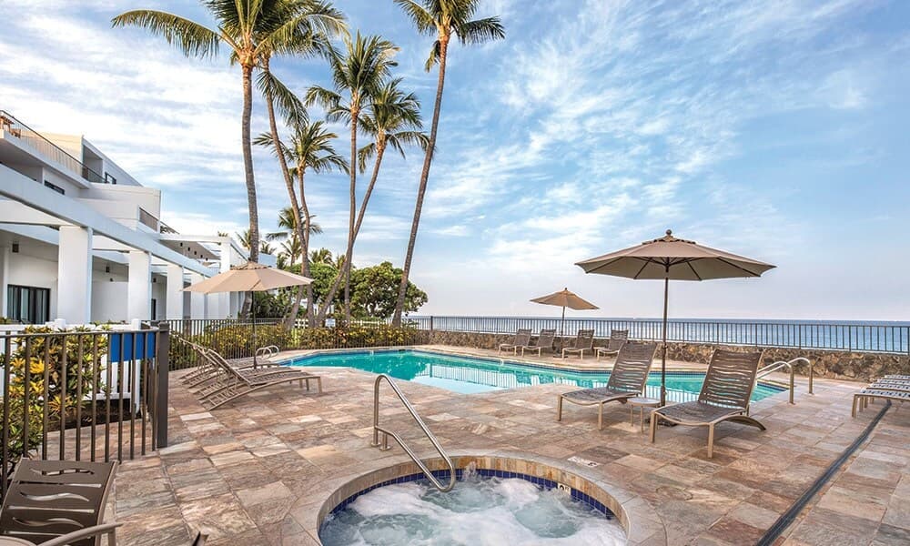Condo in Kailua-Kona · ★4.6 · 2 bedrooms · 3 beds · 2 private baths - Photo 4