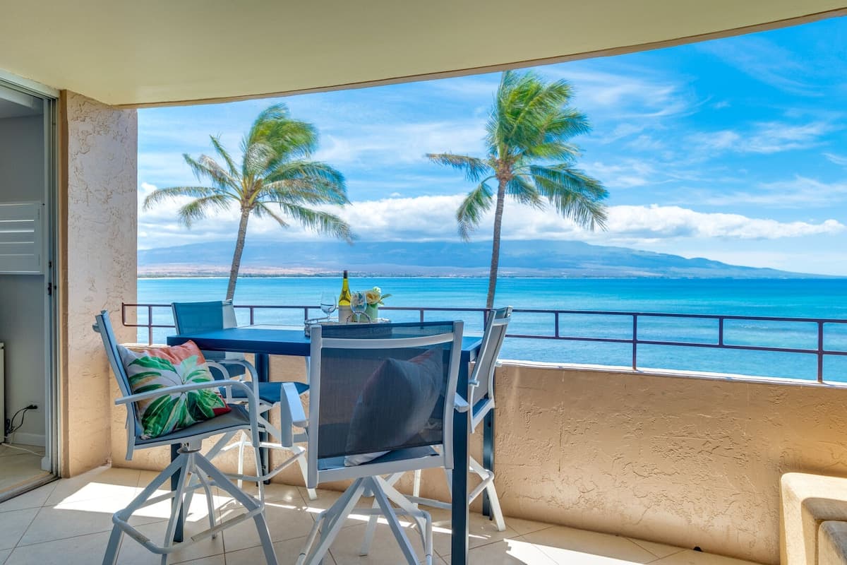 Condo in Wailuku · ★4.65 · 2 bedrooms · 3 beds · 2 baths - Photo 1