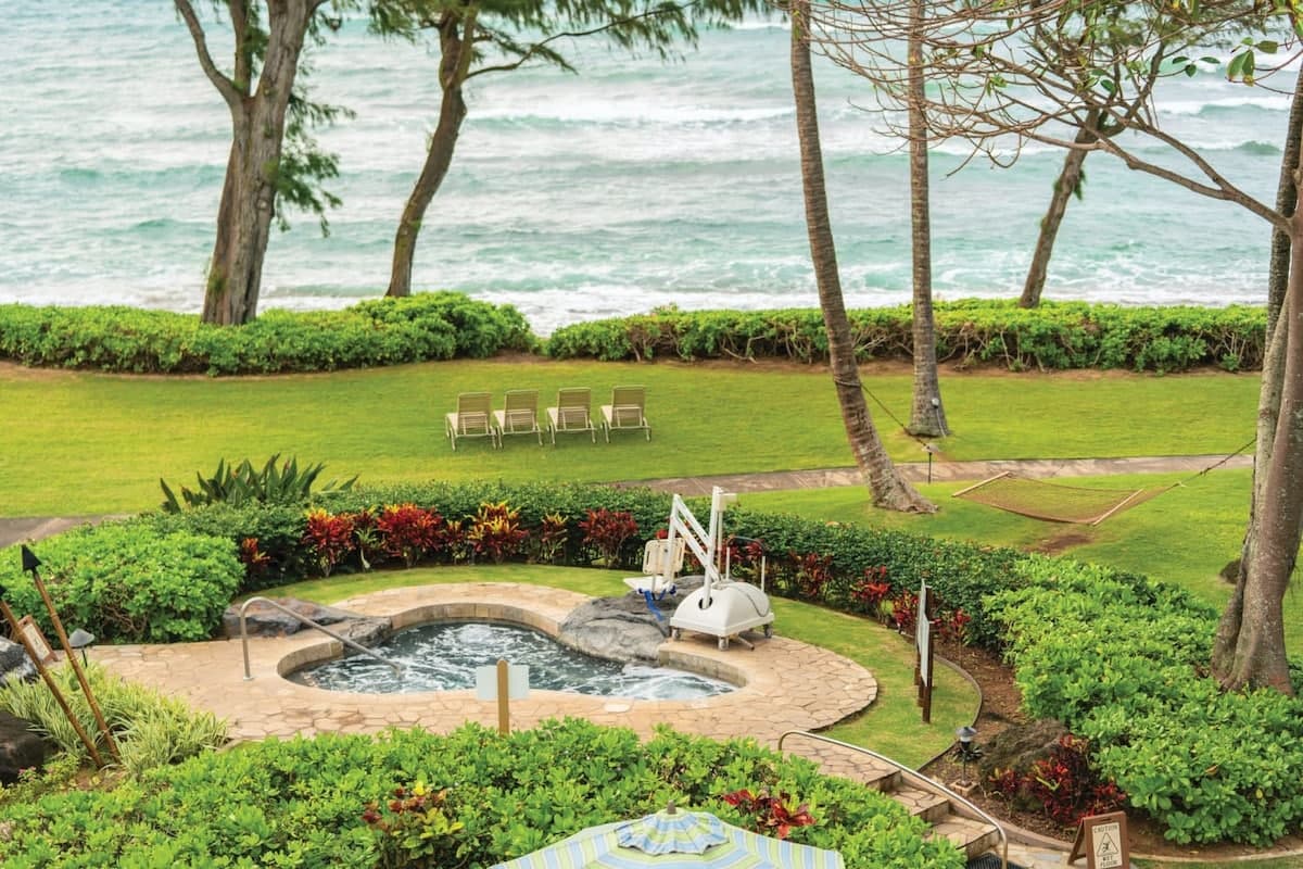 Condo in Kapaa · ★5.0 · 1 bedroom · 2 beds · 1 private bath - Photo 2