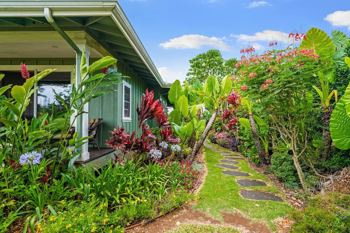 Hale Alaula, Elegant Hawaiian Home with A/C - Photo 3