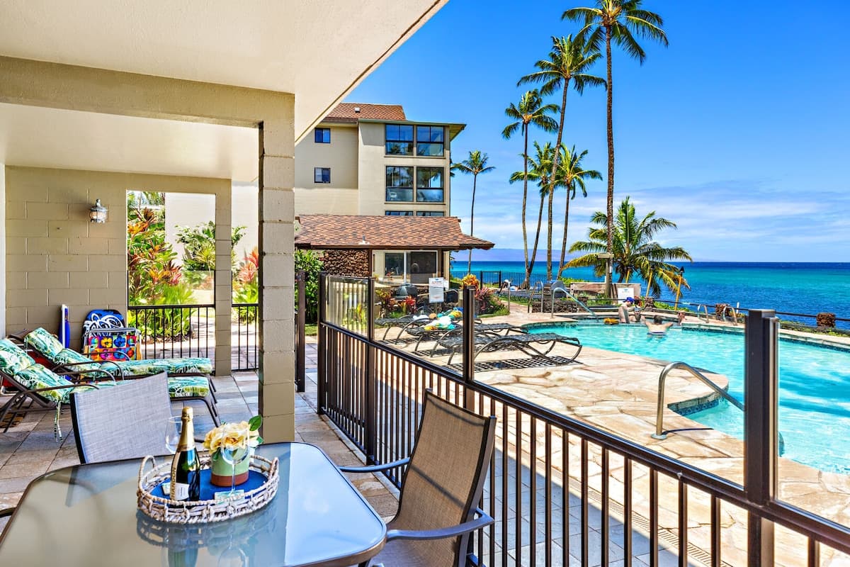 Condo in Lahaina · ★4.81 · 1 bedroom · 2 beds · 1 bath - Photo 2