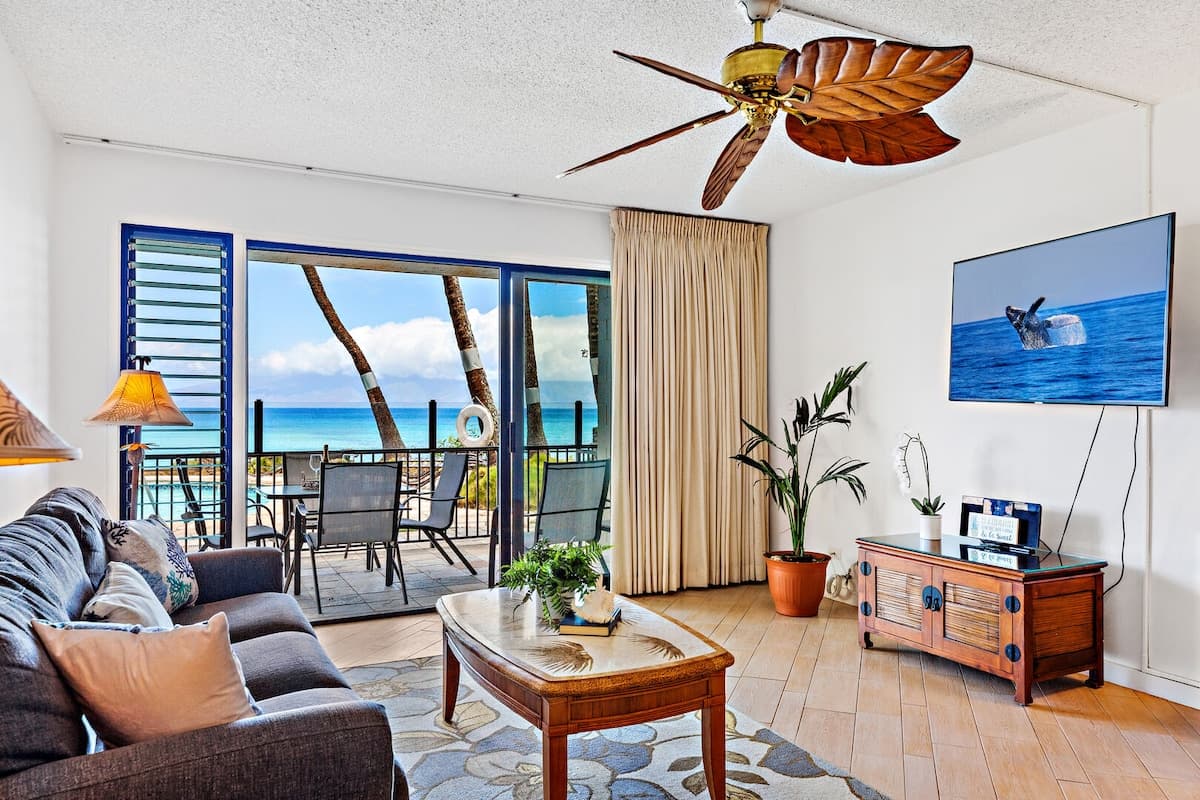 Condo in Lahaina · ★4.81 · 1 bedroom · 2 beds · 1 bath - Photo 3