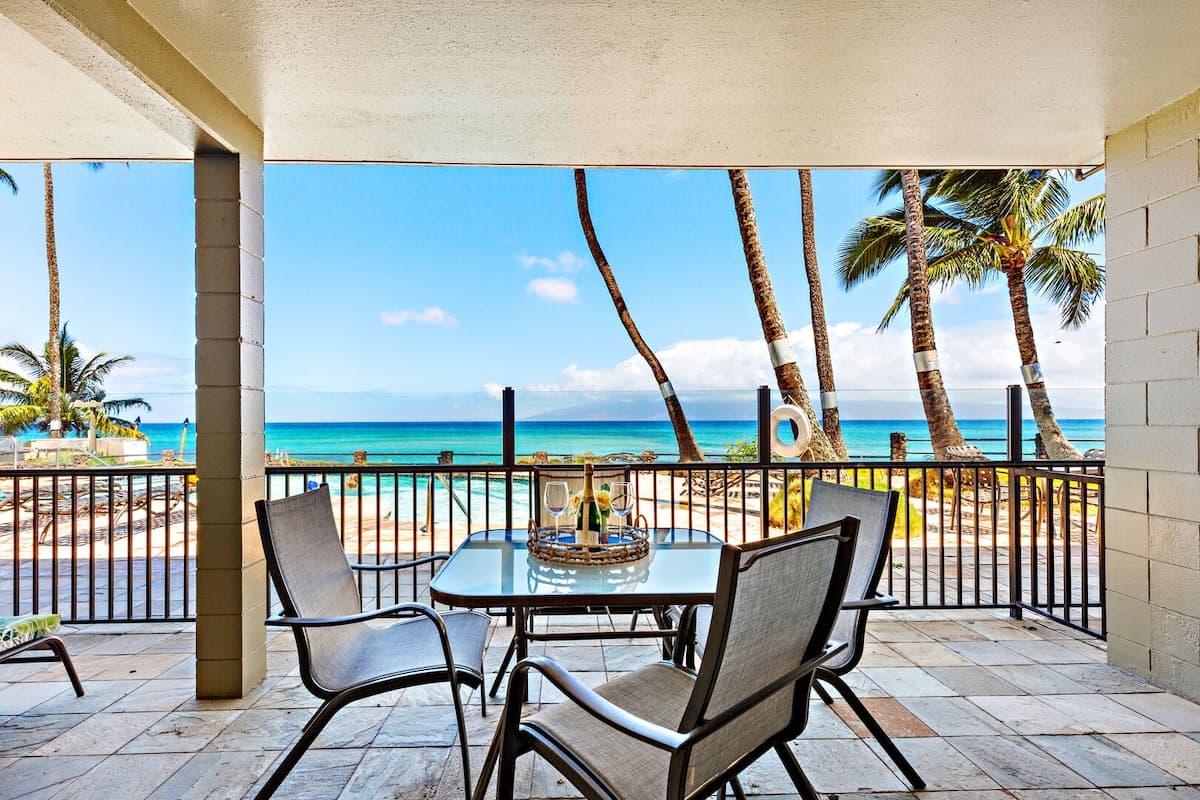 Condo in Lahaina · ★4.81 · 1 bedroom · 2 beds · 1 bath - Photo 1