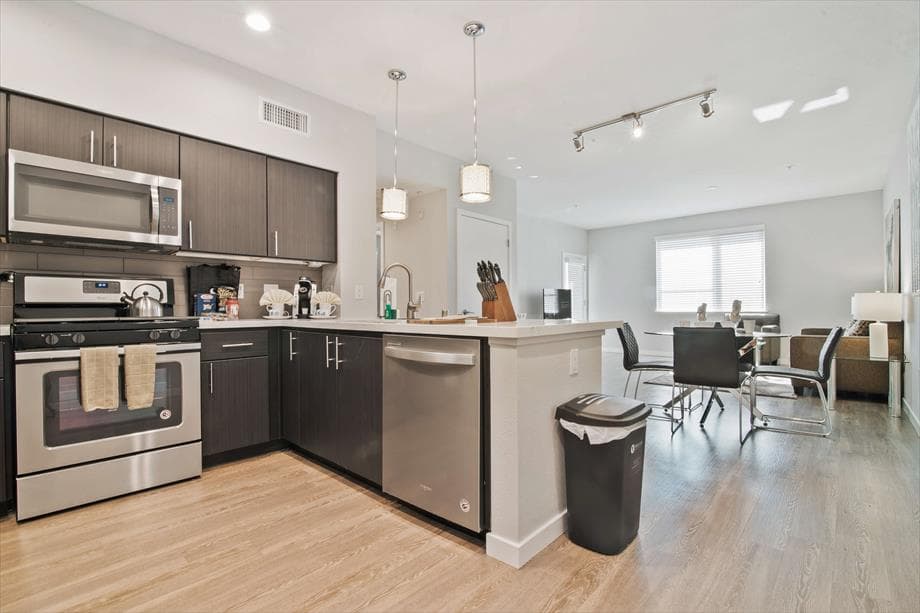 Private Apt Near Google | Full Kitchen + Laundry - Photo 5