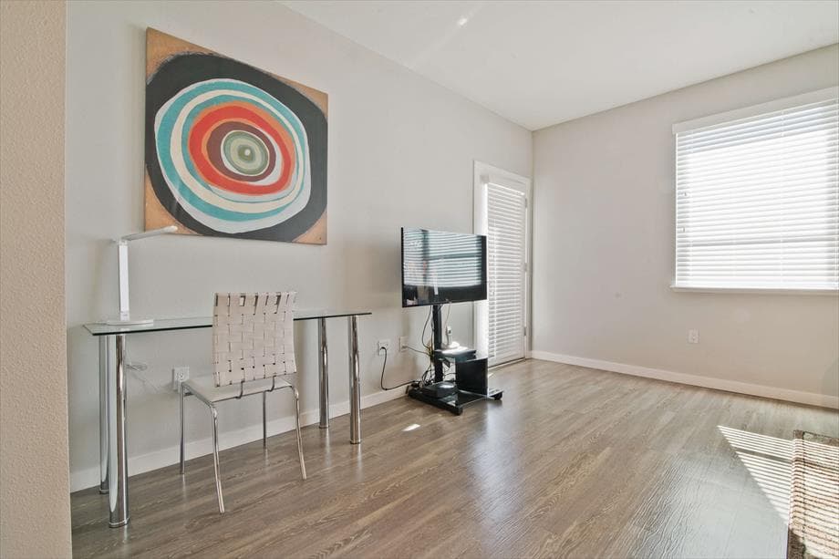 Private Apt Near Google | Full Kitchen + Laundry - Photo 3